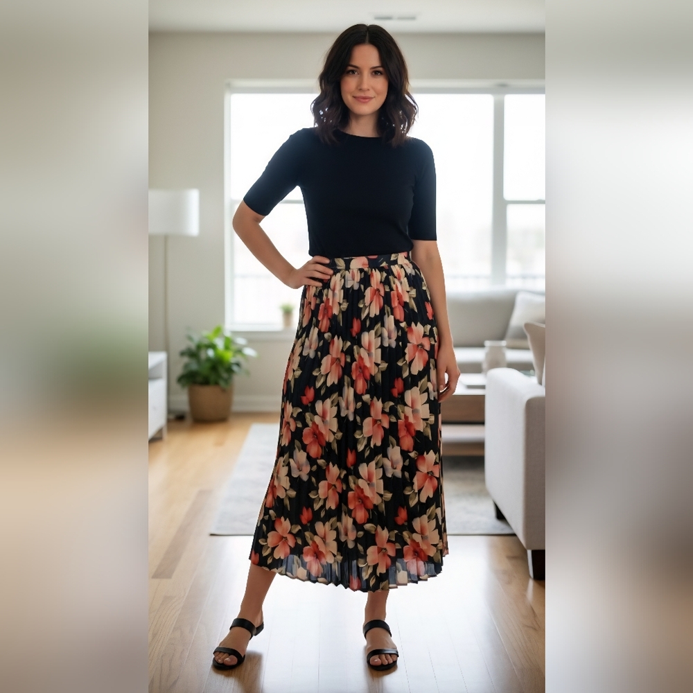KRISS Floral Pleated Midi Skirt. Size Small to Medium.